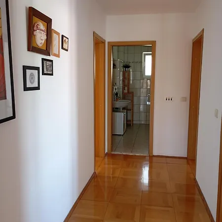 Barba Luka, Near Beach, Beautiful Views Apartment Kastela
